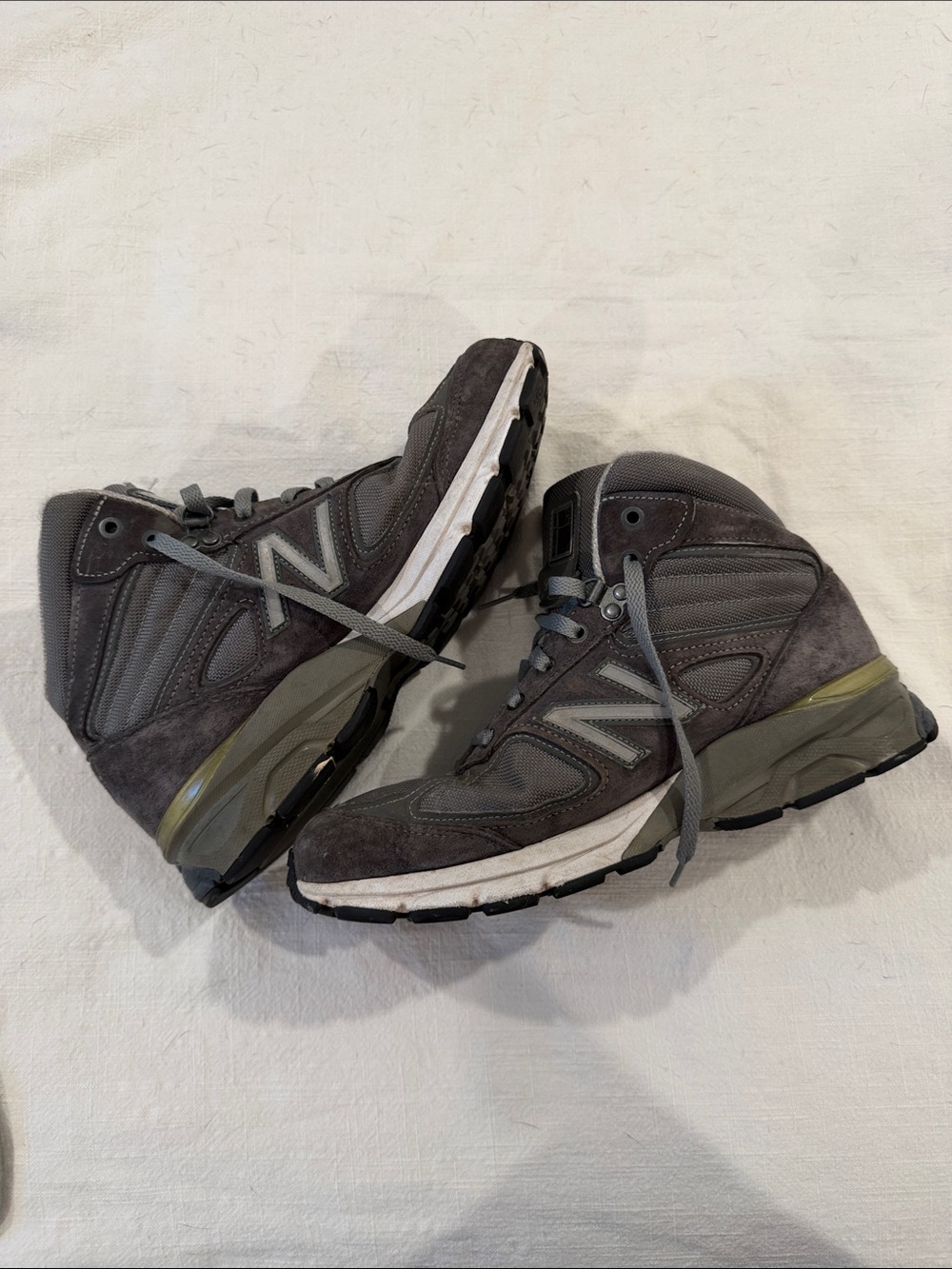 New Balance Men's Dark Gray Suede High-Top Boots